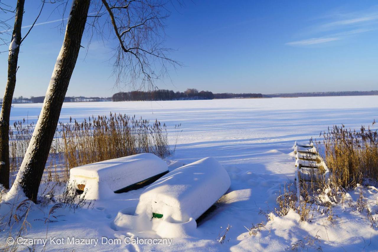 Czarny Kot Mazury Dom Caloroczny Villa Malkinie Exterior photo