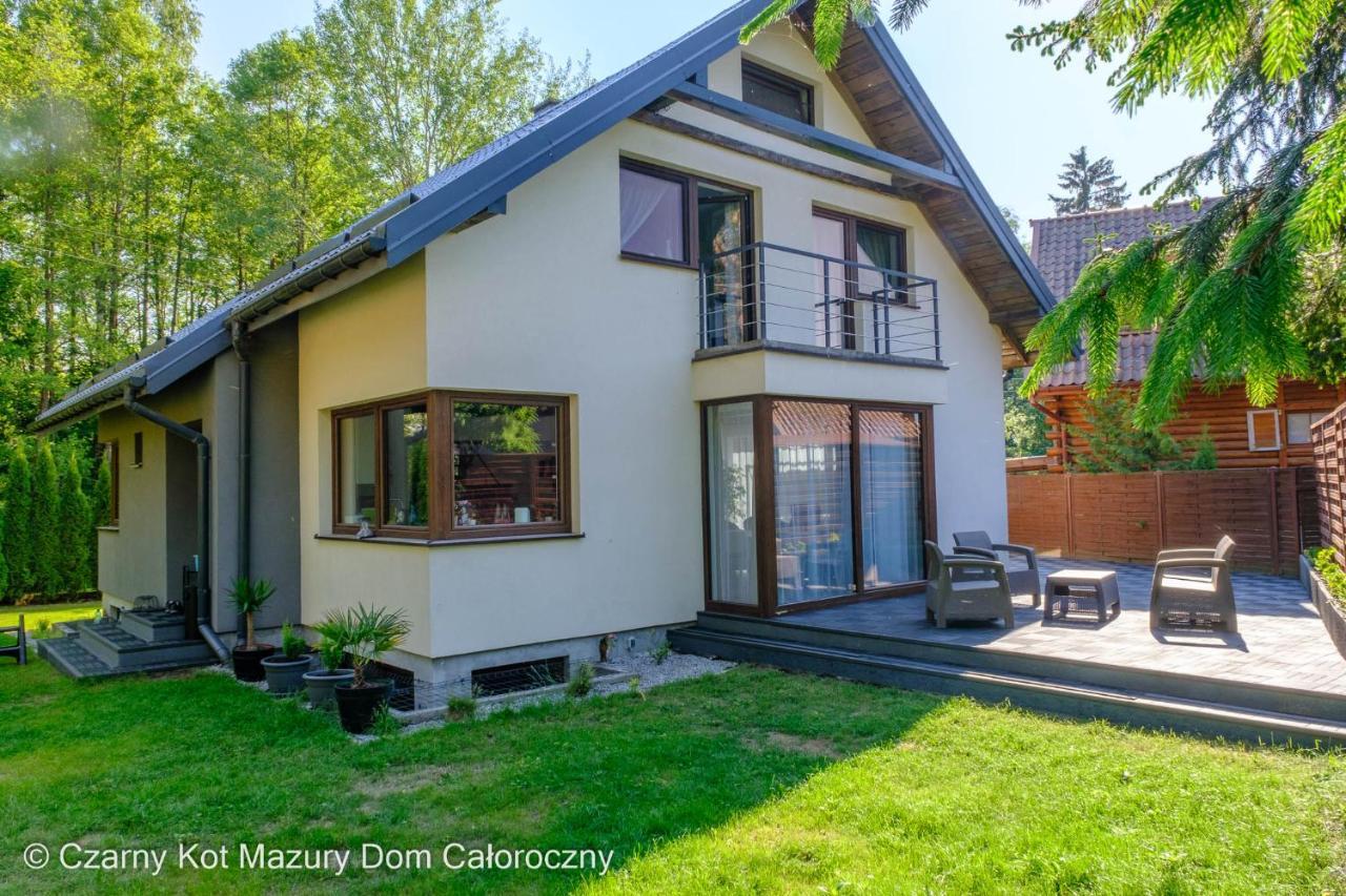 Czarny Kot Mazury Dom Caloroczny Villa Malkinie Exterior photo