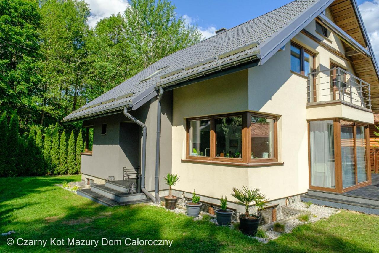 Czarny Kot Mazury Dom Caloroczny Villa Malkinie Exterior photo